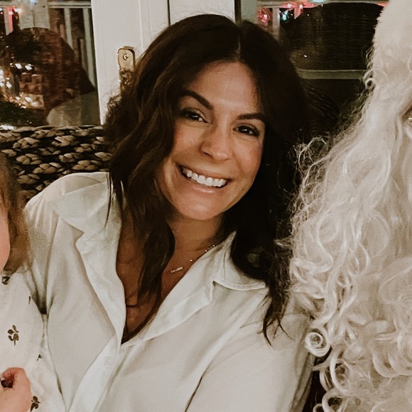 Meet your Posher, Christina - Picture 2 of 3